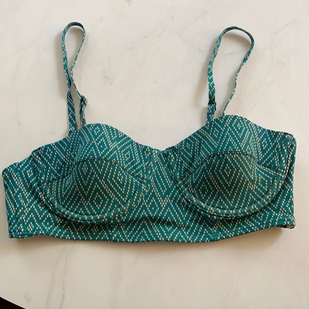 Urban Outfitters - Out From Under -Swim top Medium